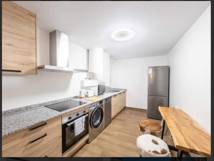 Beach Side Apartment -Естепона Екстериор снимка